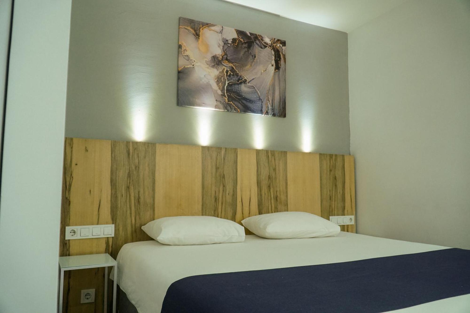 En Otel Karaca Εσκίσεχιρ Εξωτερικό φωτογραφία
